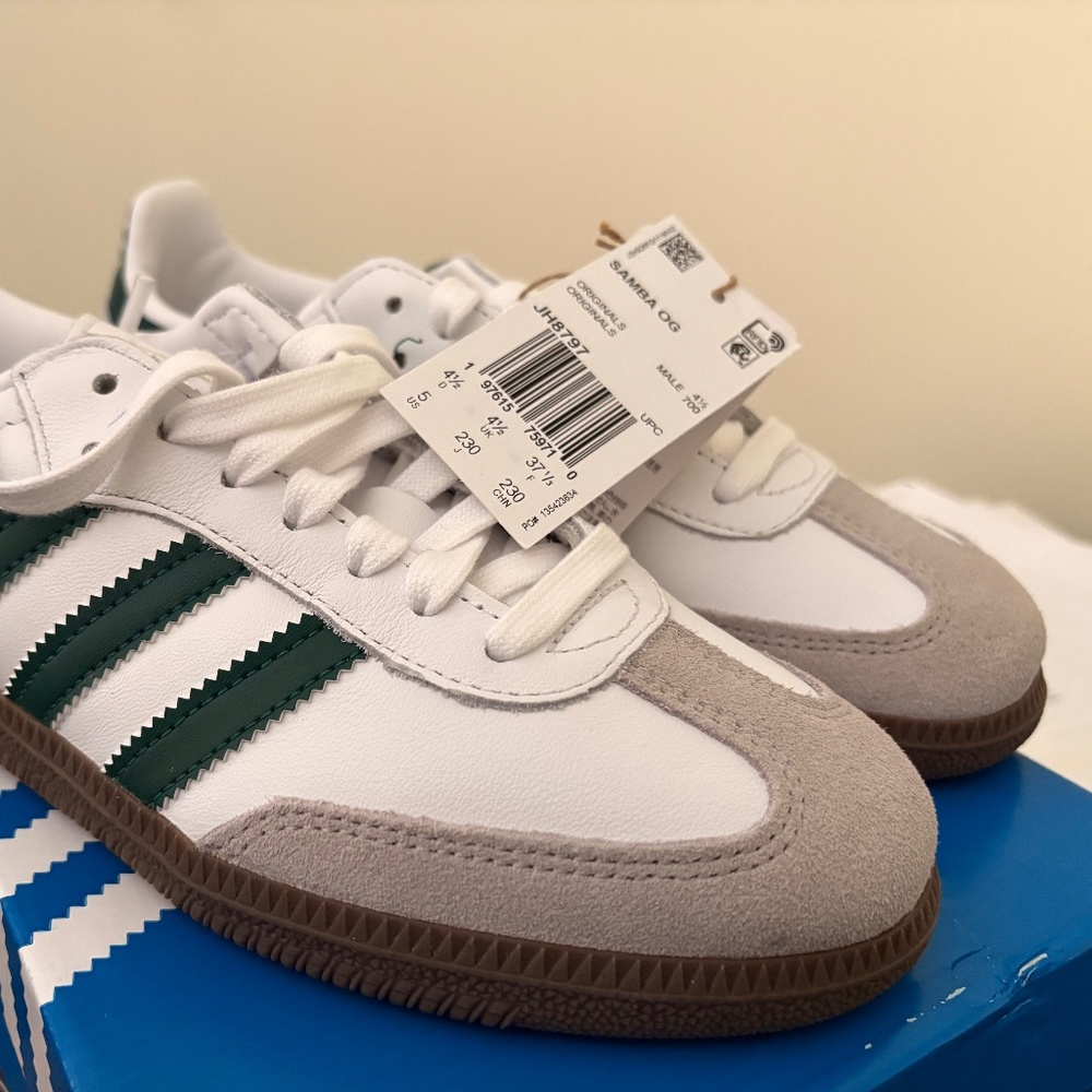 NIB: Adidas Samba White w/Collegiate Green Stripe